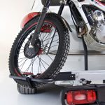 Adaptador Rueda girada instalado en le porta motos TowCar Racing