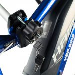 Portabicicletas Cruz Pivot ebike detalle de la pinza sujeta cuadros de bici